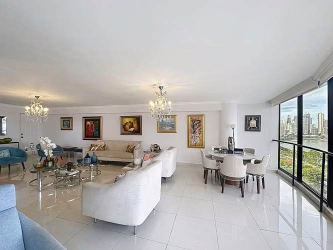 Venta de apartamento en Avenida Balboa – PH Roca Mar