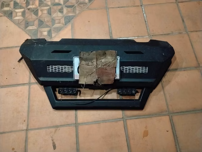 Defensa delantera de hierro colado