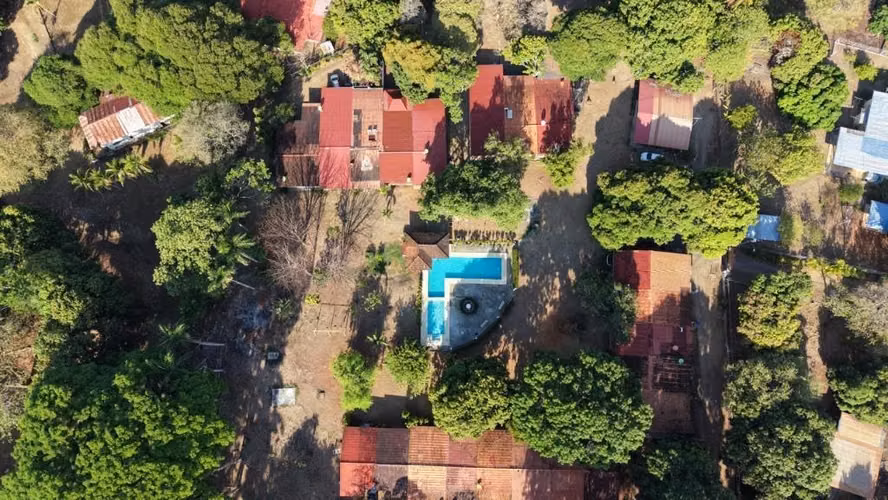 Casa playera remodelada con techo nuevo y lavanderia, 24 horas seguridad