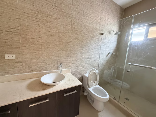 CASA EN VENTA CLAYTON, AMPLIOS ESPACIOS, NATURALEZA Y SEGURIDAD