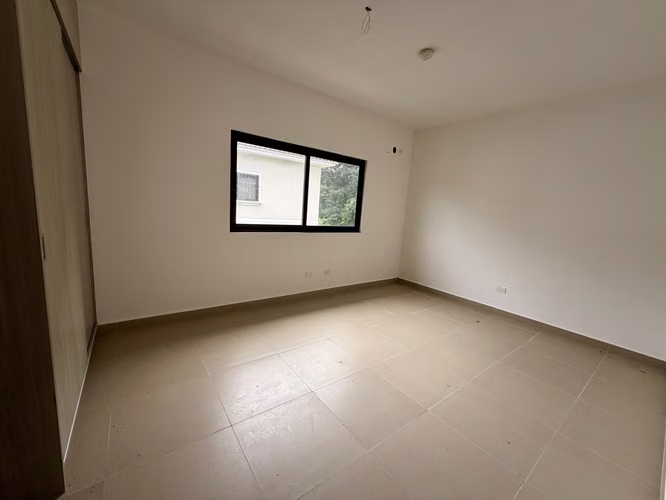CASA EN VENTA CLAYTON, AMPLIOS ESPACIOS, NATURALEZA Y SEGURIDAD