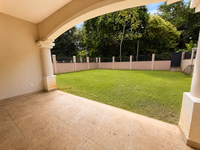 CASA EN VENTA CLAYTON, AMPLIOS ESPACIOS, NATURALEZA Y SEGURIDAD
