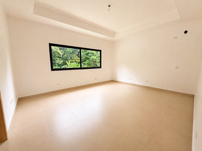 CASA EN VENTA CLAYTON, AMPLIOS ESPACIOS, NATURALEZA Y SEGURIDAD