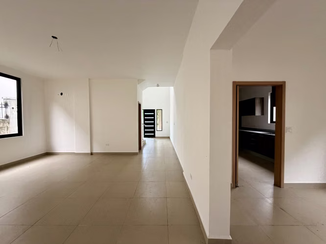 CASA EN VENTA CLAYTON, AMPLIOS ESPACIOS, NATURALEZA Y SEGURIDAD