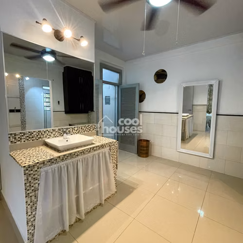 EXCLUSIVO APARTAMENTO EN CLAYTON DE DOS NIVELES CON TERRAZA PANORAMICA