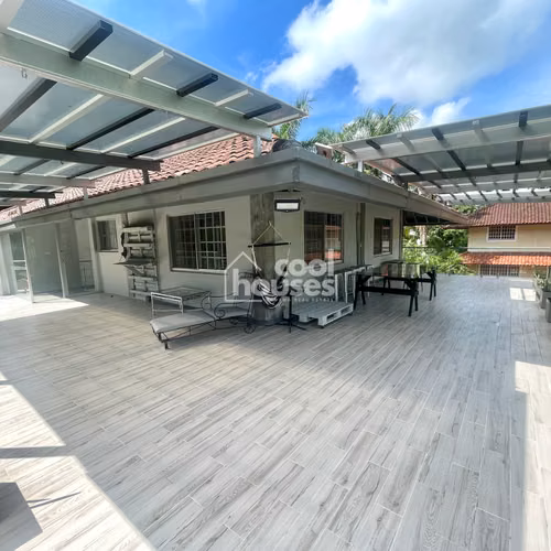EXCLUSIVO APARTAMENTO EN CLAYTON DE DOS NIVELES CON TERRAZA PANORAMICA