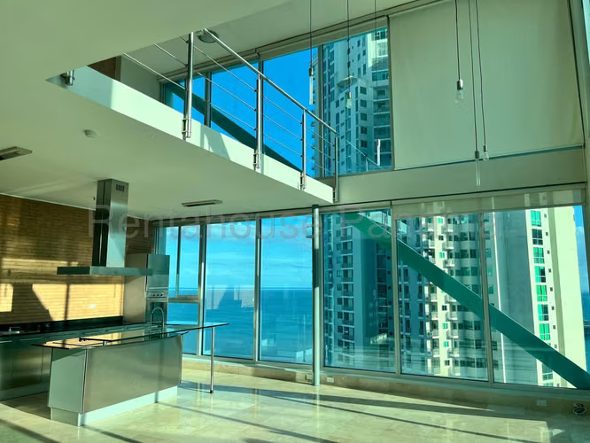 VIVA YA! EN PUNTA PACIFICA VENTA PH LOFT FOUR 41 CON LÍNEA BLANCA ESM