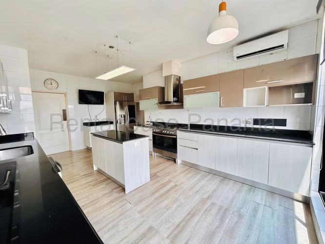 Vendo Apartamento en Avenida Balboa OF26-4324