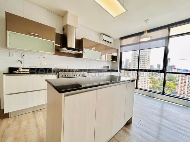 Vendo Apartamento en Avenida Balboa OF26-4324