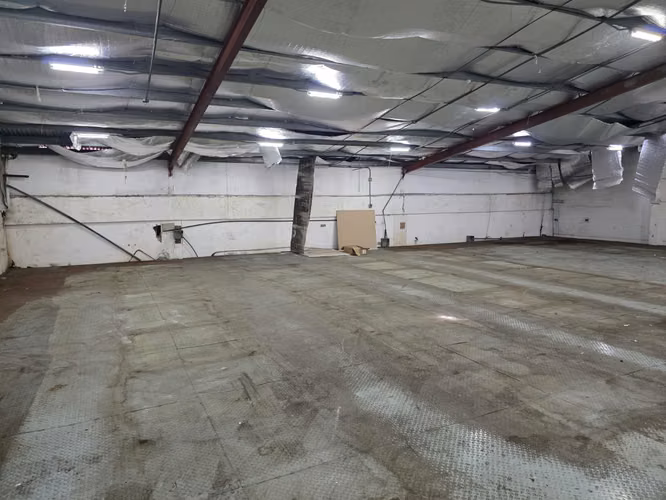 LOCAL COMERCIAL CON SHOWROOM Y DEPÓSITO | 635 m² - Imagen 3