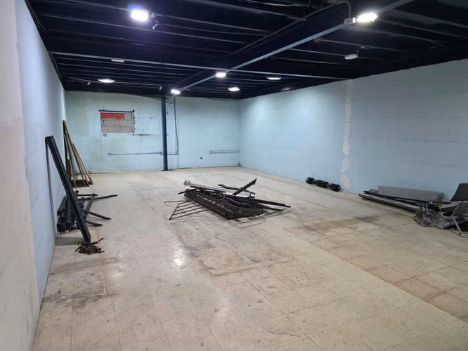 LOCAL COMERCIAL CON SHOWROOM Y DEPÓSITO | 635 m² - Imagen 2