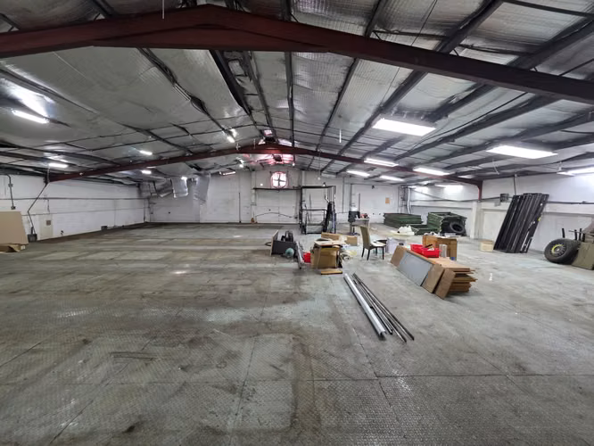 LOCAL COMERCIAL CON SHOWROOM Y DEPÓSITO | 635 m² - Imagen 5