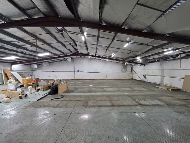 LOCAL COMERCIAL CON SHOWROOM Y DEPÓSITO | 635 m² - Imagen 6