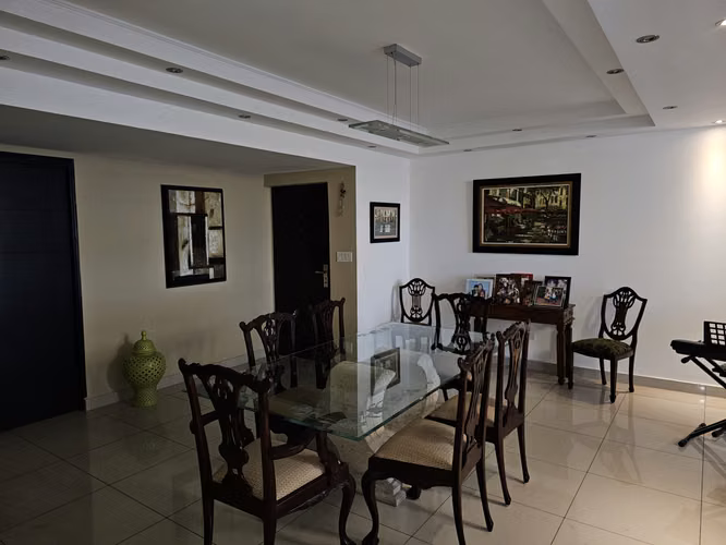 SE VENDE AMPLIO APTO en PH HIGHLAND HATO PINTADO
