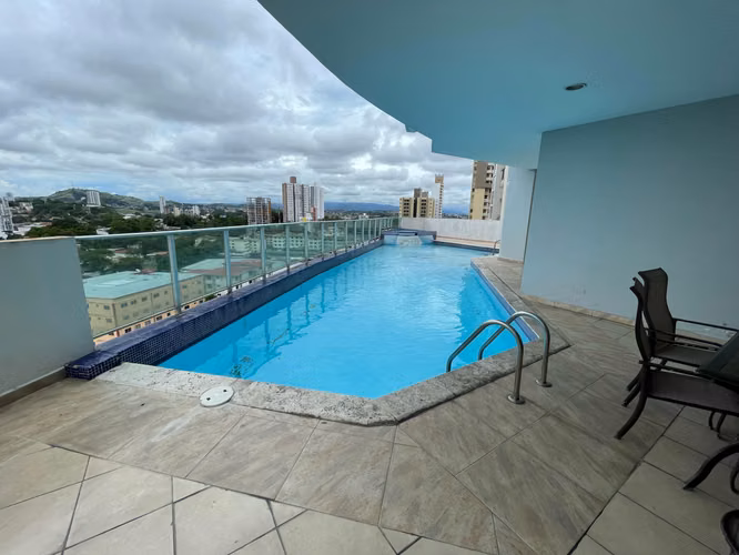 SE VENDE AMPLIO APTO en PH HIGHLAND HATO PINTADO