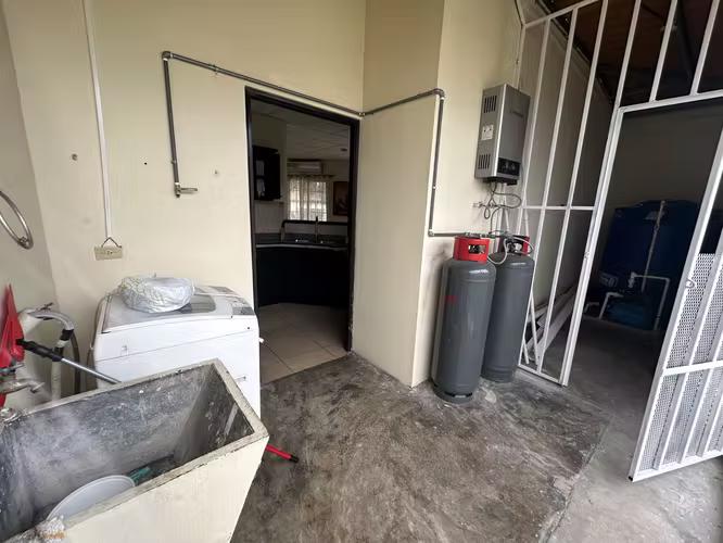 SE ALQUILA CASA AMOBLADA Y CERCADA EN ÁREA EXCLUSIVA DE DAVID