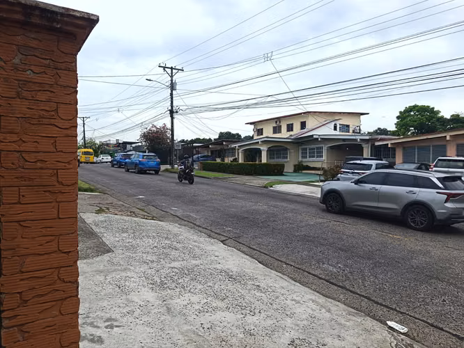 SE ALQUILA LOCAL CASA COMERCIAL EN EL DORADO