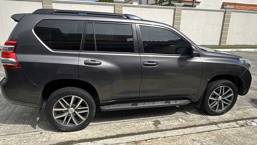2017 Toyota Prado Landcruiser - Imagen 2