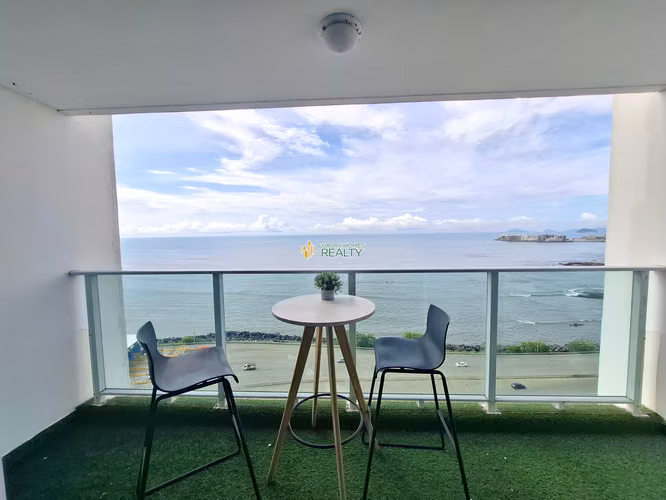 Venta de Apartamento con espectacular Vista al Mar en PH Terramar