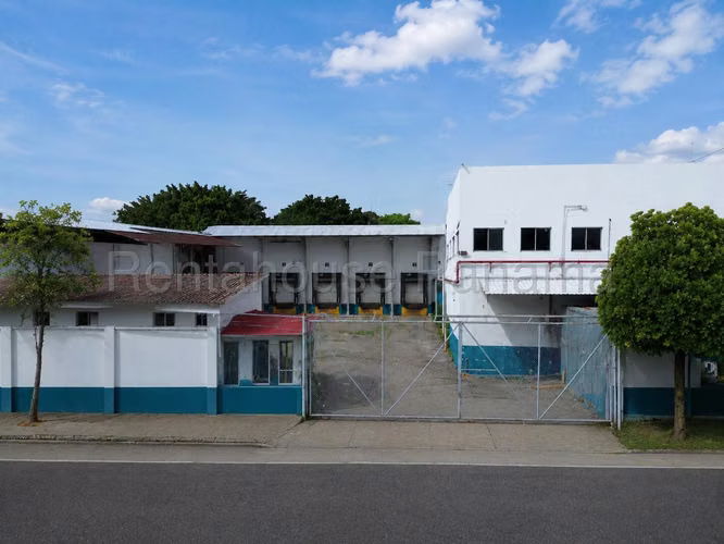 26-8762RGG Warehouse for rent Juan Díaz. 4725m2 Read the description.