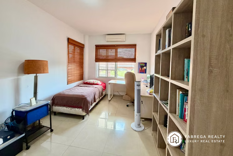 Venta de Casa con piscina - Costa del Este