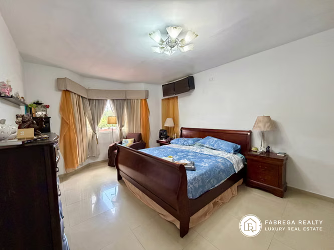 Venta de Casa con piscina - Costa del Este