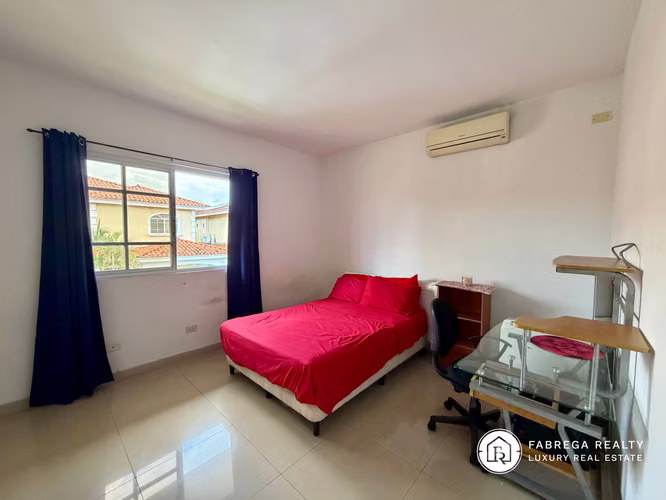 Venta de Casa con piscina - Costa del Este