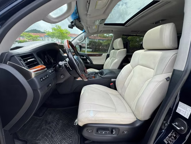 2019 LEXUS LX570
