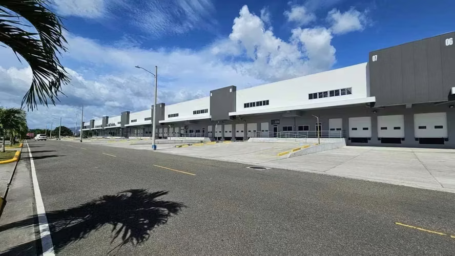 Venta de Ofibodega cerca de Costa del Este