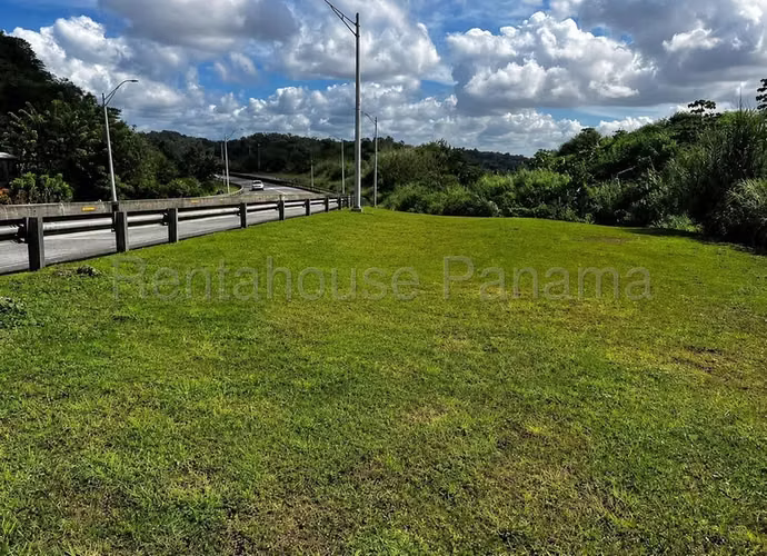 Terreno en Venta en Villa Lucre YM