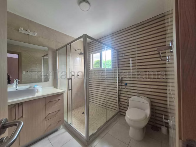 Se Vende Casa en Brisas Del Golf MDV26-8712