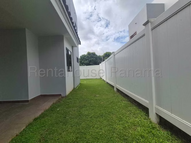Se Vende Casa en Brisas Del Golf MDV26-8712