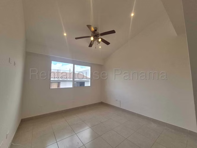 Se Vende Casa en Brisas Del Golf MDV26-8712
