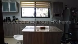 Venta de Casa con 340m2 en Brisas del Golf PH Olympus 25-596SR