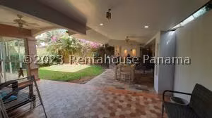 Venta de Casa con 243m2 en Versalles PH Versalles SR