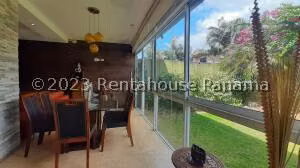 Venta de Casa con 243m2 en Versalles PH Versalles SR
