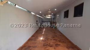 Venta de Casa con 243m2 en Versalles PH Versalles SR