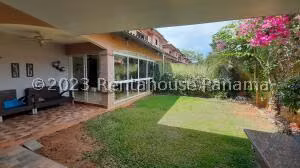 Venta de Casa con 243m2 en Versalles PH Versalles SR