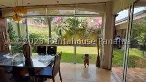 Venta de Casa con 243m2 en Versalles PH Versalles SR