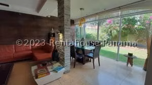 Venta de Casa con 243m2 en Versalles PH Versalles SR