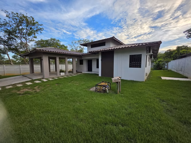 Se alquila casa en David amoblada cercada 1,300 - Imagen 2