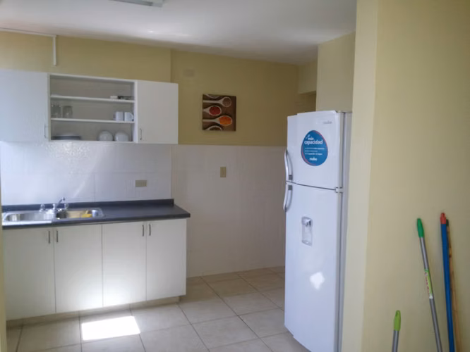 Vendo apartamento Via España muy cerca del Parque Omar - Imagen 1
