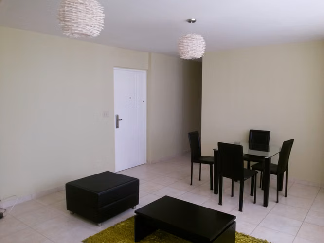 Vendo apartamento Via España muy cerca del Parque Omar - Imagen 3