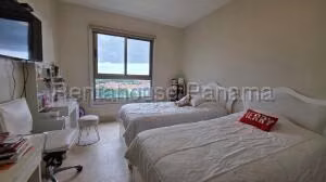 Alquiler de Apartamento con 215m2 en Santa Maria PH Greenview 26-8719SR
