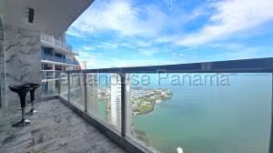 Alquiler de Apartamento con 308m2 en Punta Pacifica PH Q Tower 26-8715SR
