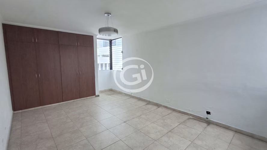 Espacioso apartamento en Marbella Tower 2 4H|4B