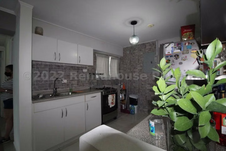 24-1492RGG Apartamento VENTA 3 habitaciones, línea blanca BALCÓN. Oportunidad