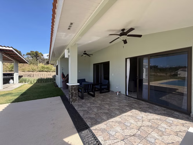 (01) Espectacular Casa de Campo Completamente Amoblada y Lista para Ocupar