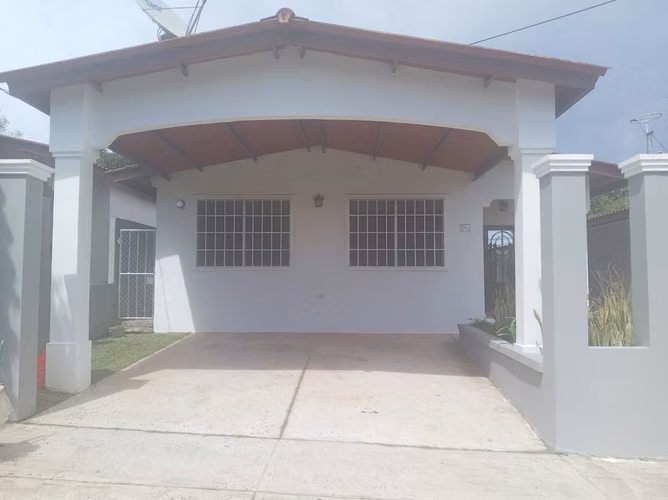 SALE OF HOUSE IN GOLF BREEZES ARRAIJÁN