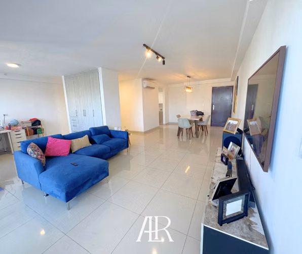 Alquilo apartamento con Línea Blanca en Bella Vista-piso alto